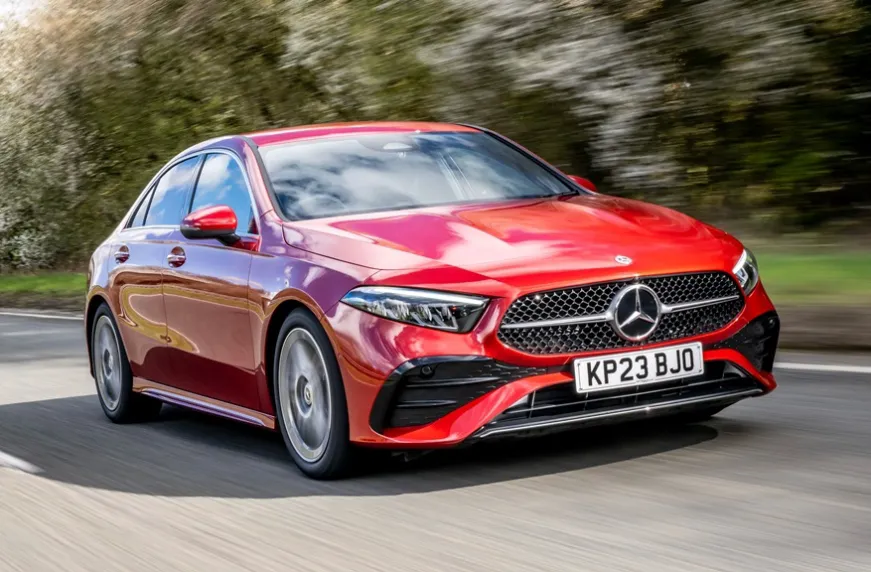 mercedes-snymaet-s-proyzvodstva-svoj-edynstvennyj-hetchbek-2-871x572-c-default